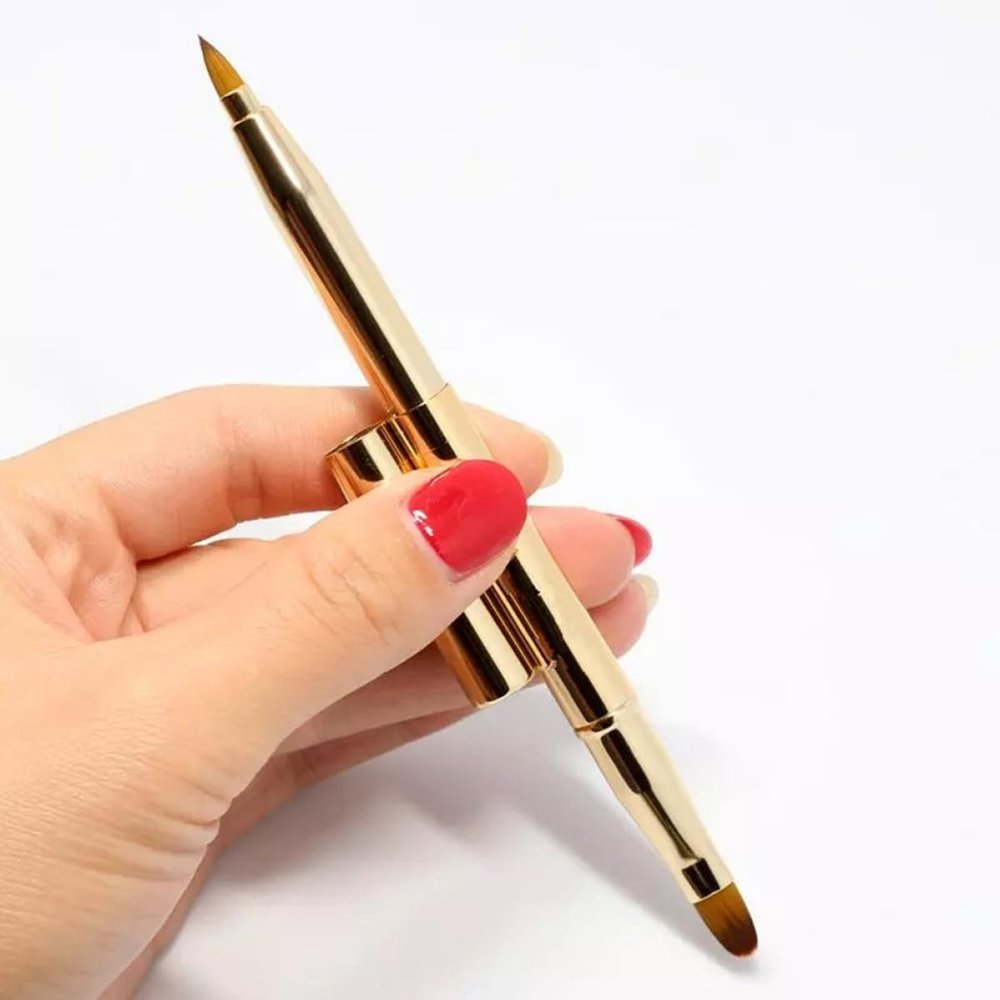 DIYEAH Retractable Double-ended Lip Brush Golden Cosmetic Makeup Tool for Women and Fine Dense Bristles for Precise Concealer and Lipstick Application Portable Travel-friendly Design