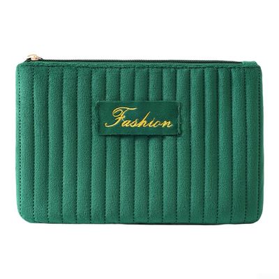 Large Capacity Portable Makeup Organizer Bag with Velvet Fabric, Travel Cosmetic Storage Pouch for Keeping Toiletries and Essentials Secure and Organized (Green)
