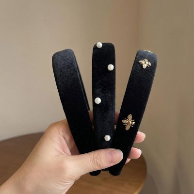 WJIAAA Black Velvet Headbands for Women, 3pcs Hair Band Set with Pearl & Bee, Wide Padded Headband, Cute Vintage Elegance Trendy Non Slip for Daily Special Occasions Holiday Wedding