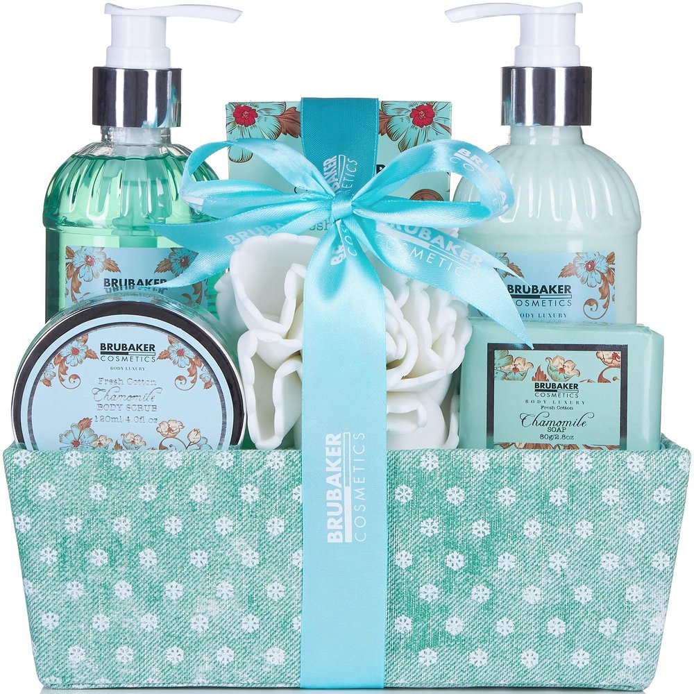 BRUBAKER Cosmetics Relaxing at Home Spa Bath Kit - Fresh Chamomile Scent - 7 Pcs Bath & Body Gift Set for Women - Includes Shower Gel, Body Lotion, Body Scrub, Bath Salts, Soap, Loofah & Nice Basket