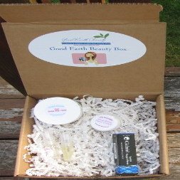 Beauty Box A Rose is a Rose natural by Good Earth Beauty