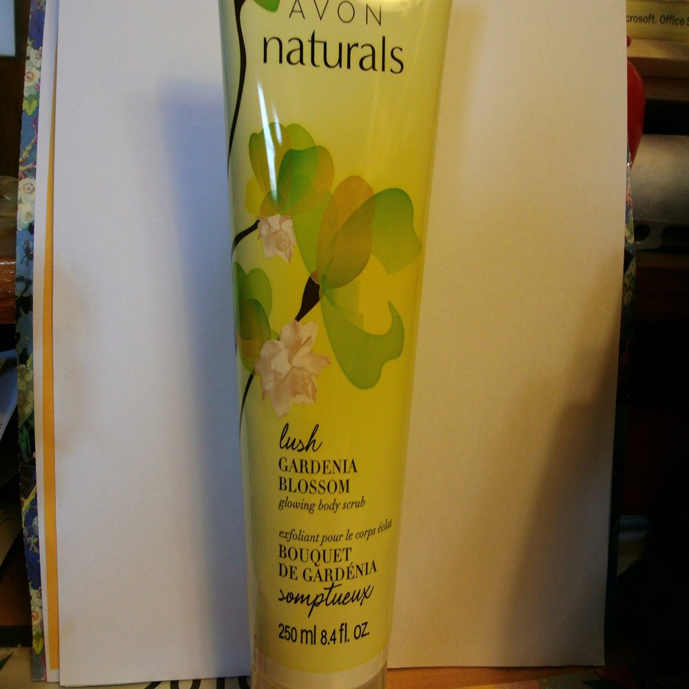 Avon Naturals Glowing Body Scrub (Lush Gardenia Blossom)