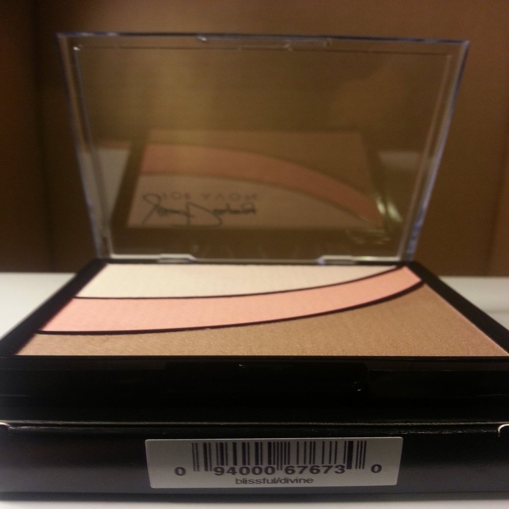 Avon Jilliou Dempsey Professional Perfect Contour Powder (Blissful/divine) Pack of 3
